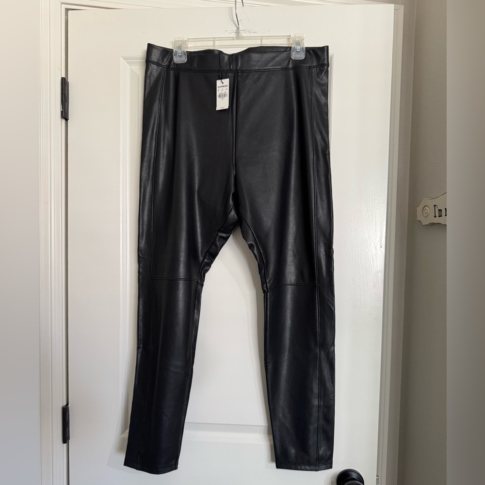 Express black faux leather legging pants size large NWT